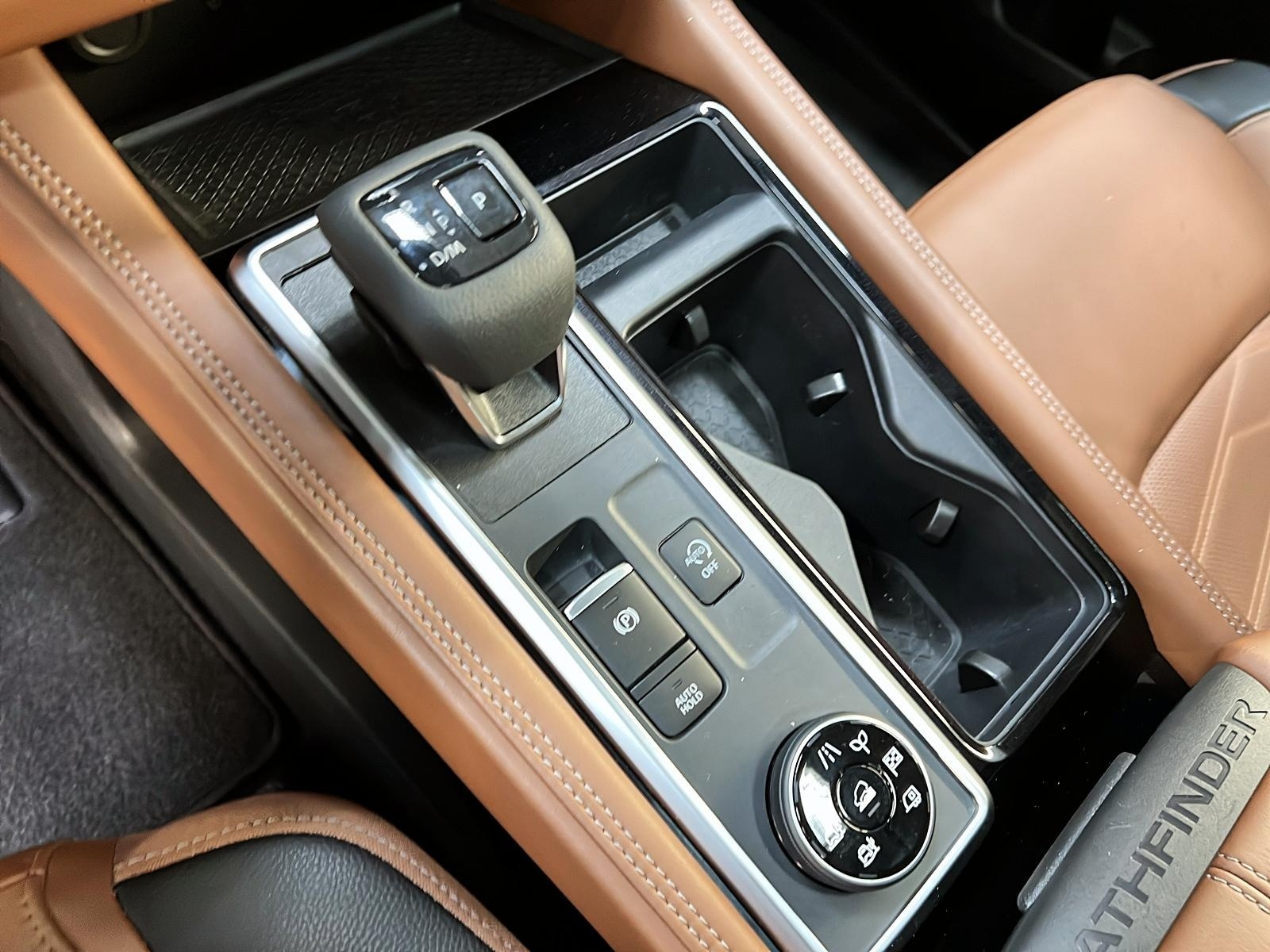 Nissan Pathfinder PLATINUM CUIR TOIT PANO NAV 4RM 2024 - image #17