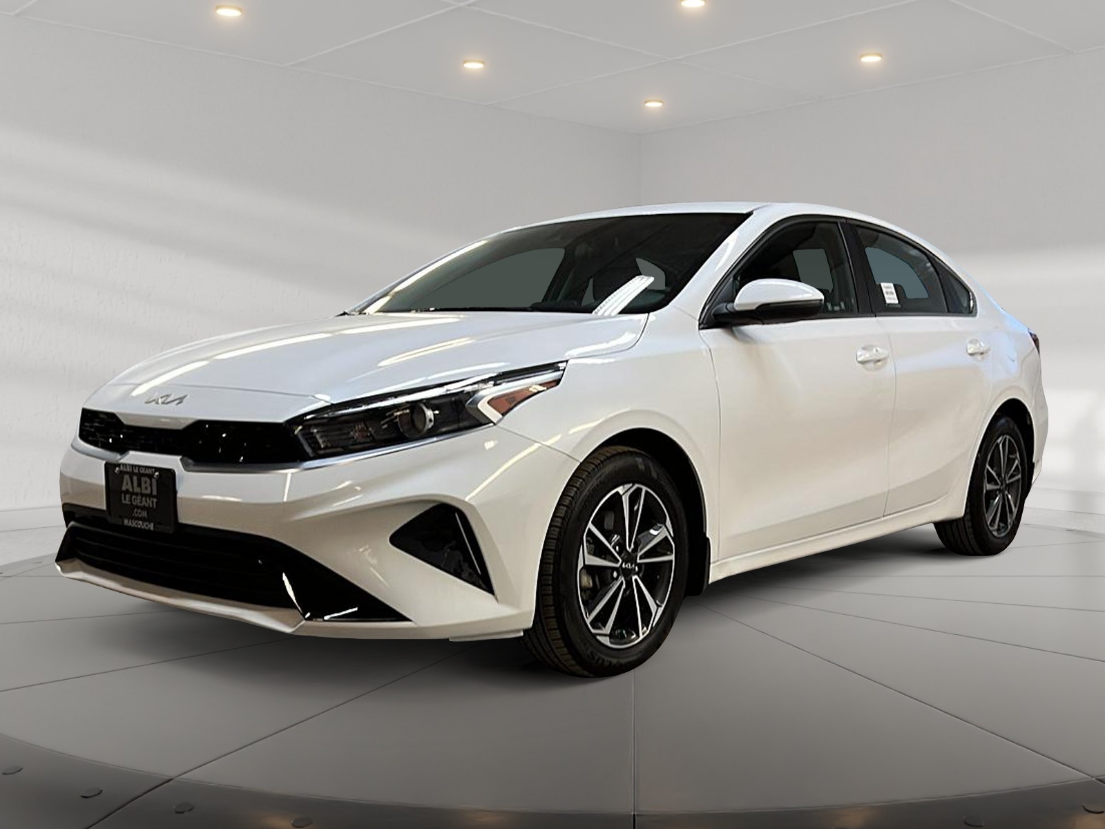 Kia Forte 2024 - Image #1
