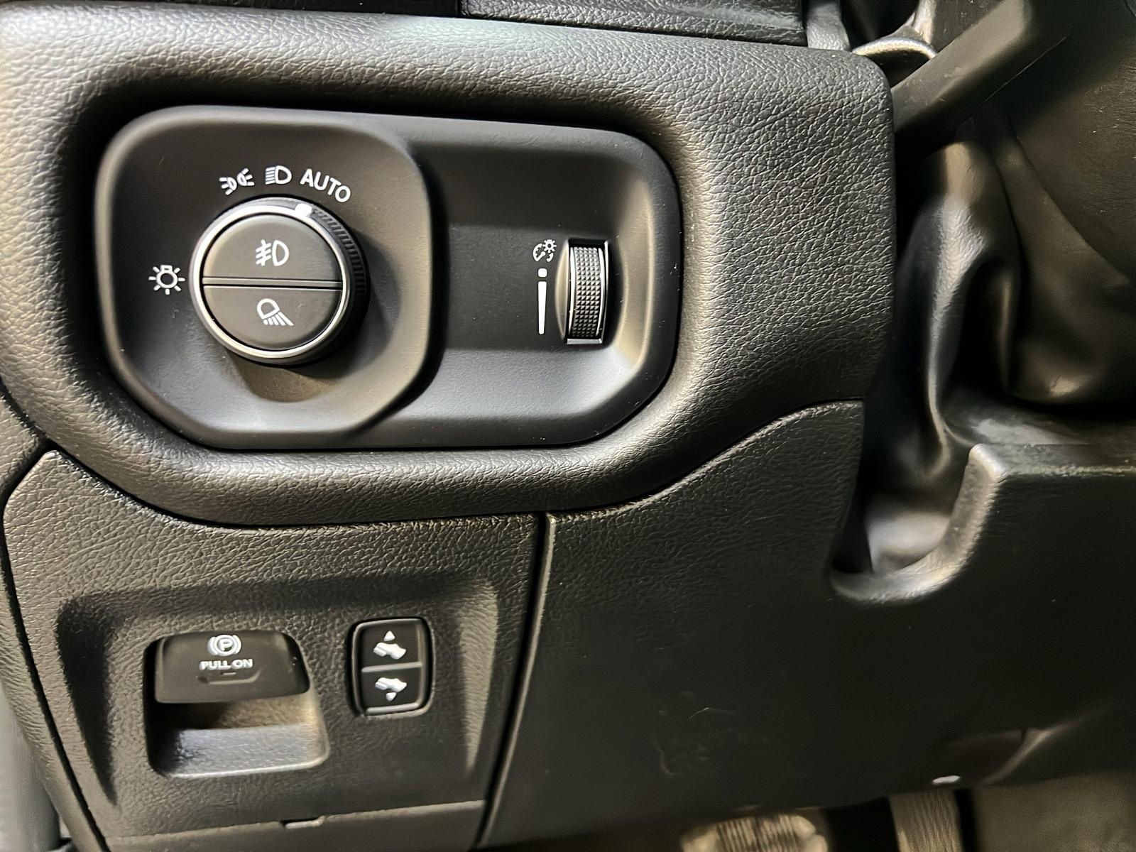 RAM 1500 SPORT 5.7 HEMI CREW CAB NAV 4X4 2023 - image #21