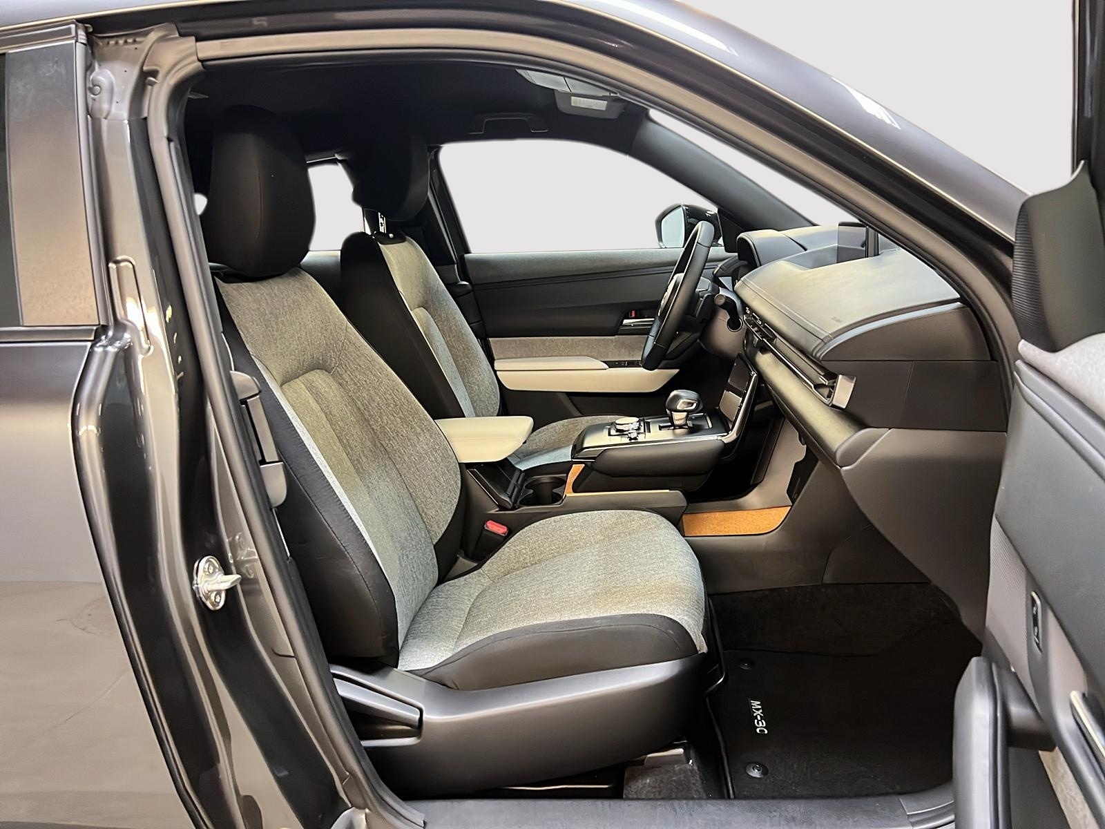 Mazda MX-30 2023 - Image #8