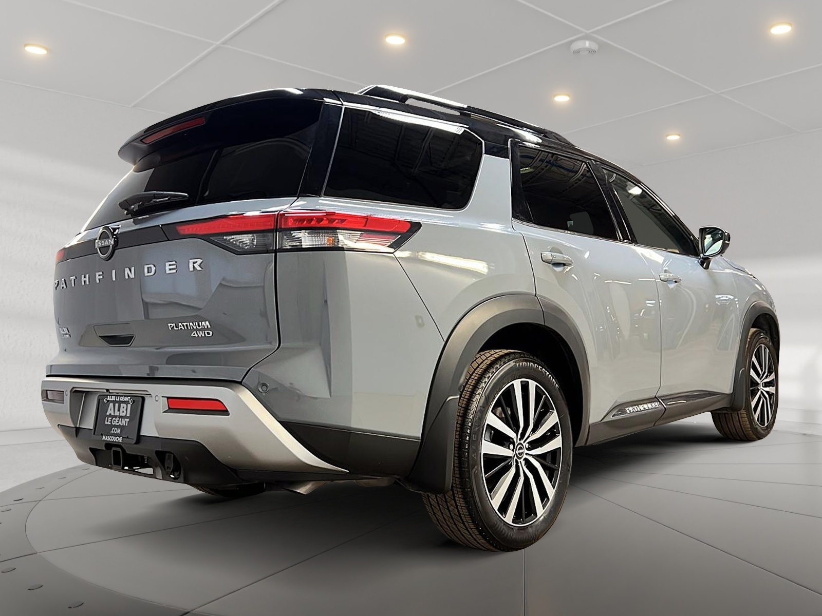 Nissan Pathfinder PLATINUM CUIR TOIT PANO NAV 4RM 2025 - image #4