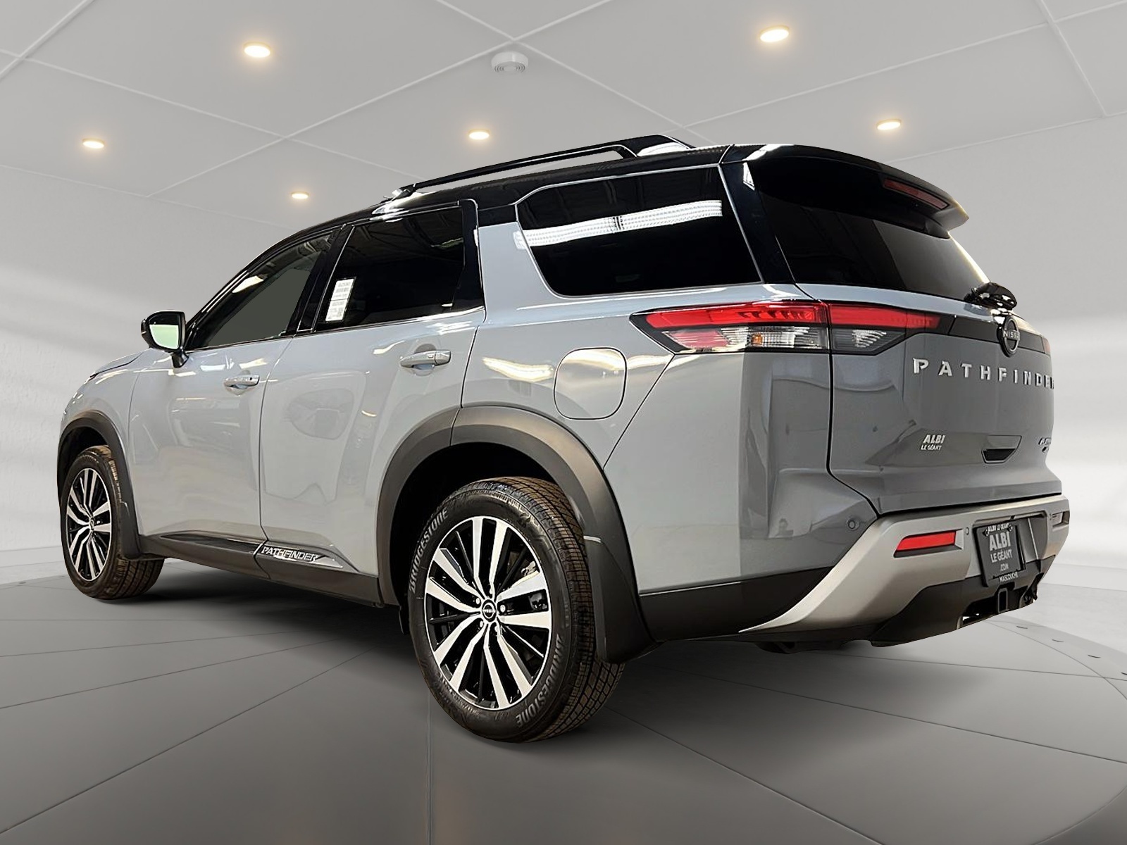 Nissan Pathfinder PLATINUM CUIR TOIT PANO NAV 4RM 2025 - image #6