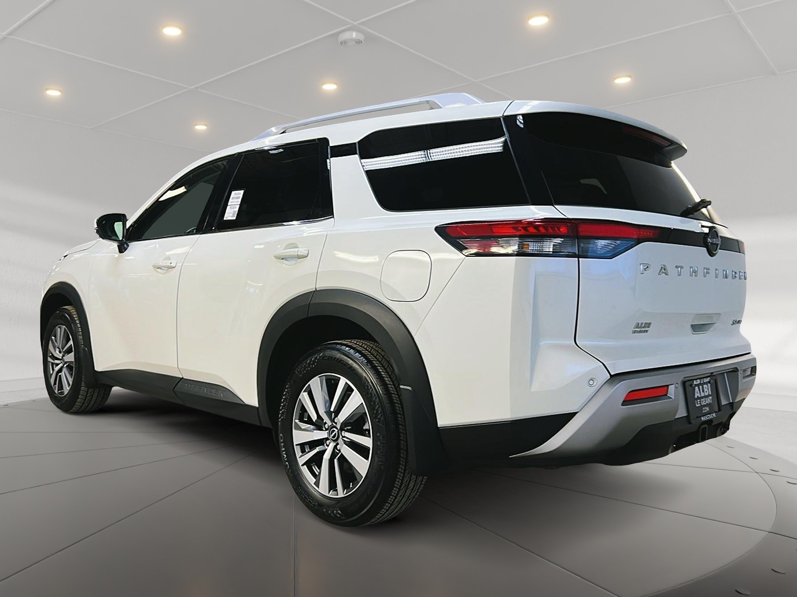 Nissan Pathfinder SL CUIR TOIT PANO NAV 4RM 2023 - image #6