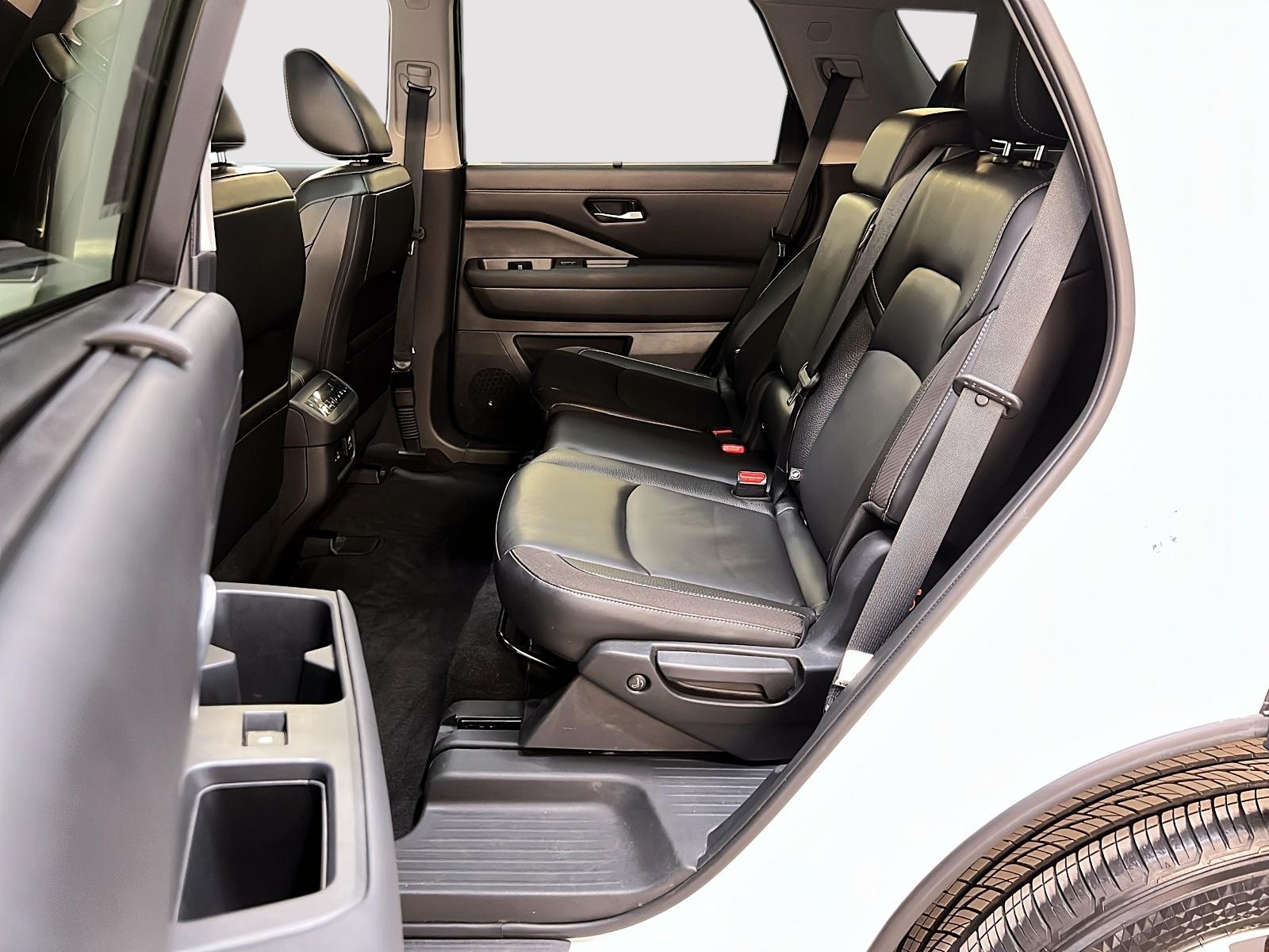 Nissan Pathfinder SL CUIR TOIT PANO NAV 4RM 2023 - image #9