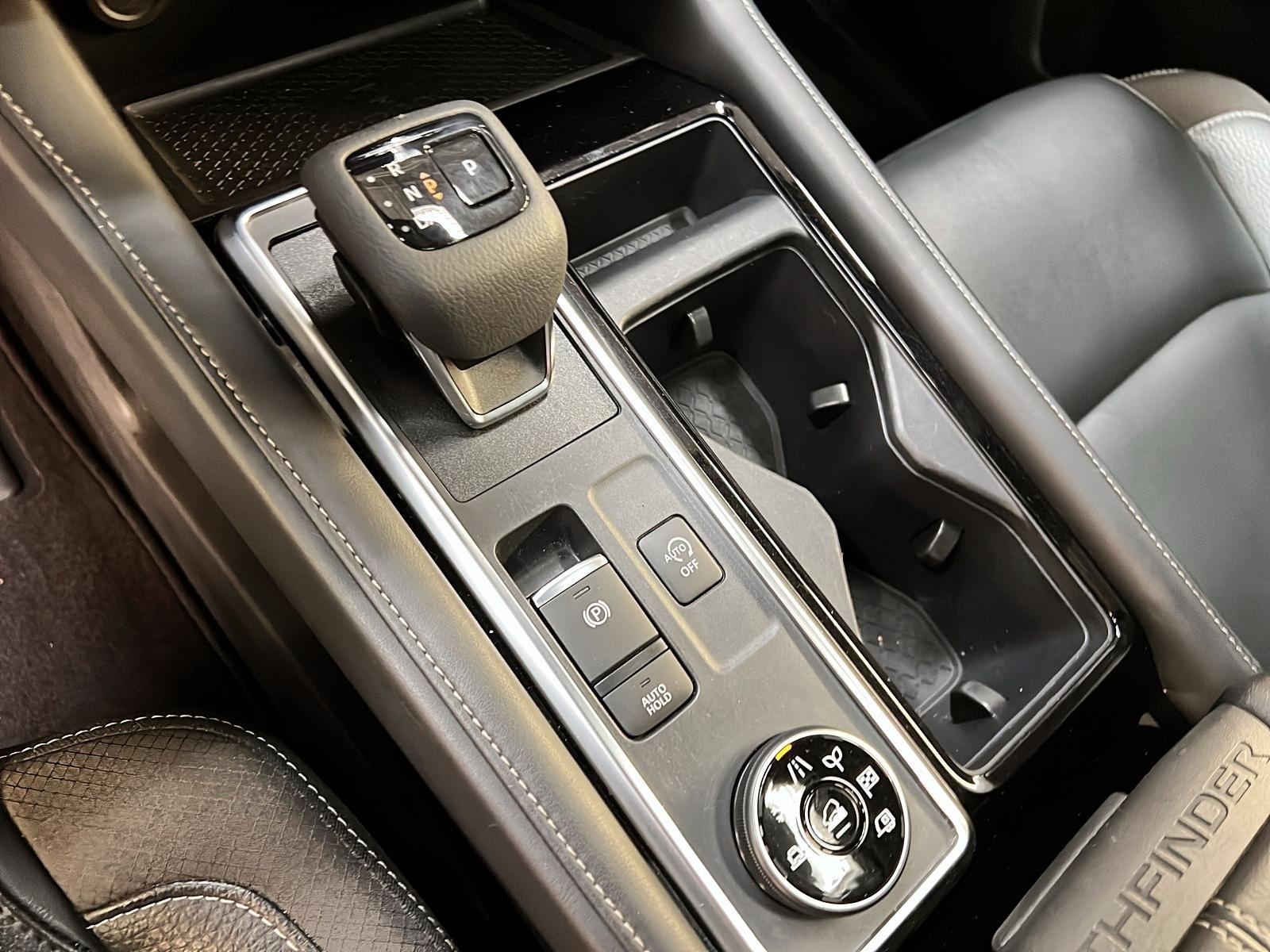 Nissan Pathfinder SL CUIR TOIT PANO NAV 4RM 2023 - image #17