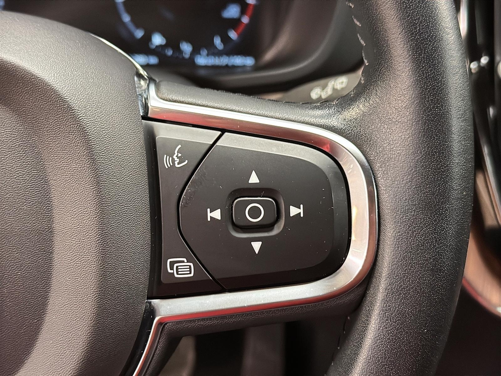 Volvo XC60 T6 MOMENTUM CUIR TOIT PANO NAV 4RM 2021 - image #20