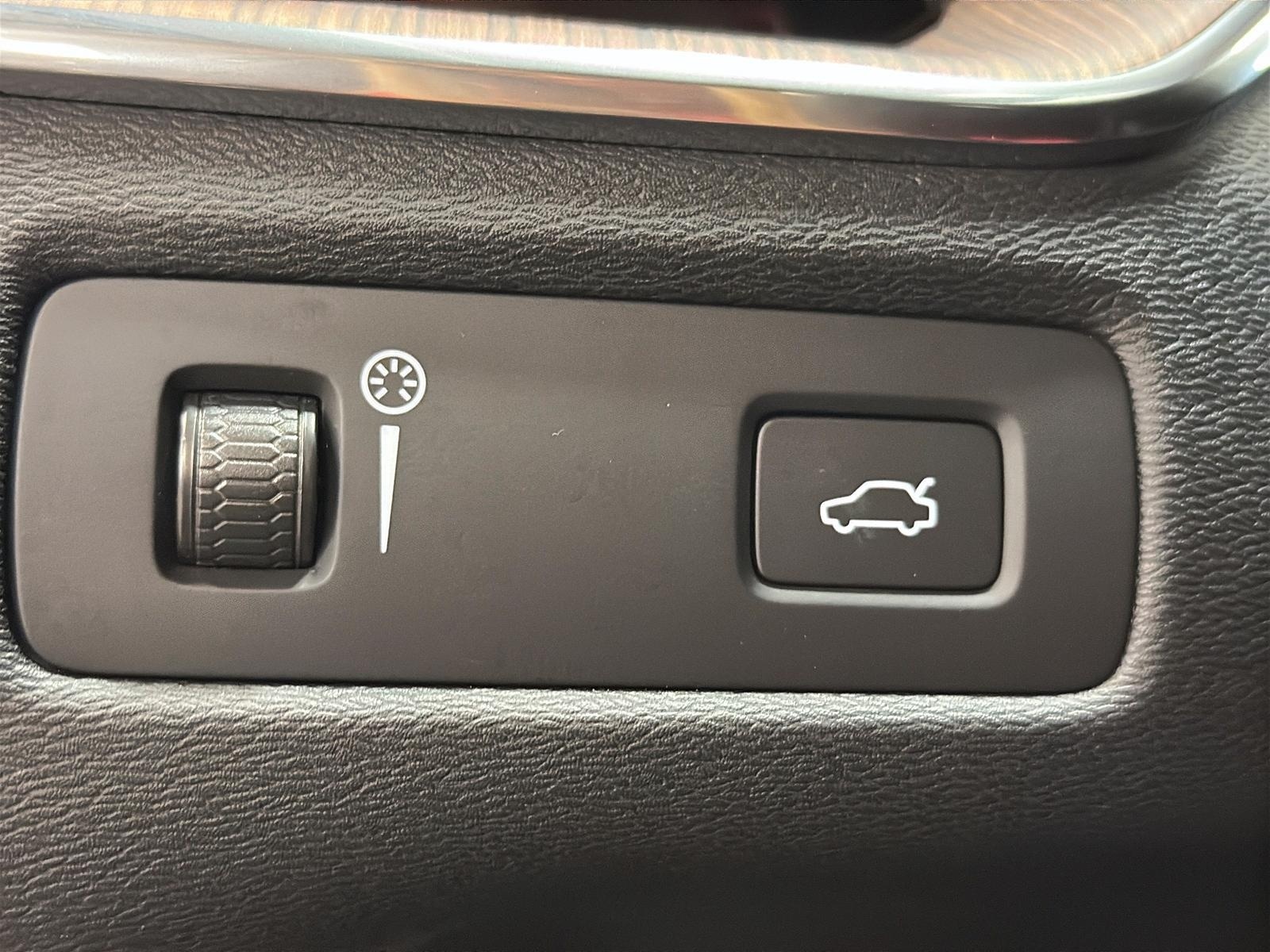 Volvo XC60 T6 MOMENTUM CUIR TOIT PANO NAV 4RM 2021 - image #22