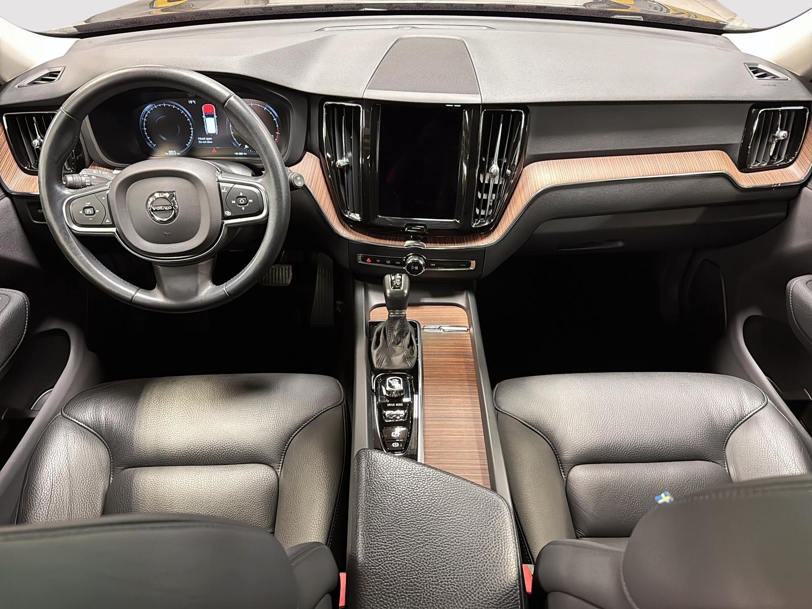 Volvo XC60 T6 MOMENTUM CUIR TOIT PANO NAV 4RM 2021 - image #11