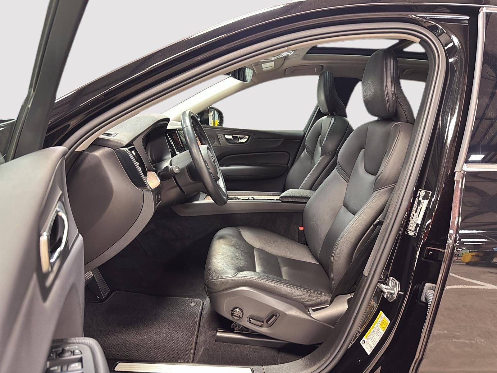 Volvo XC60 T6 MOMENTUM CUIR TOIT PANO NAV 4RM 2021 - image #7
