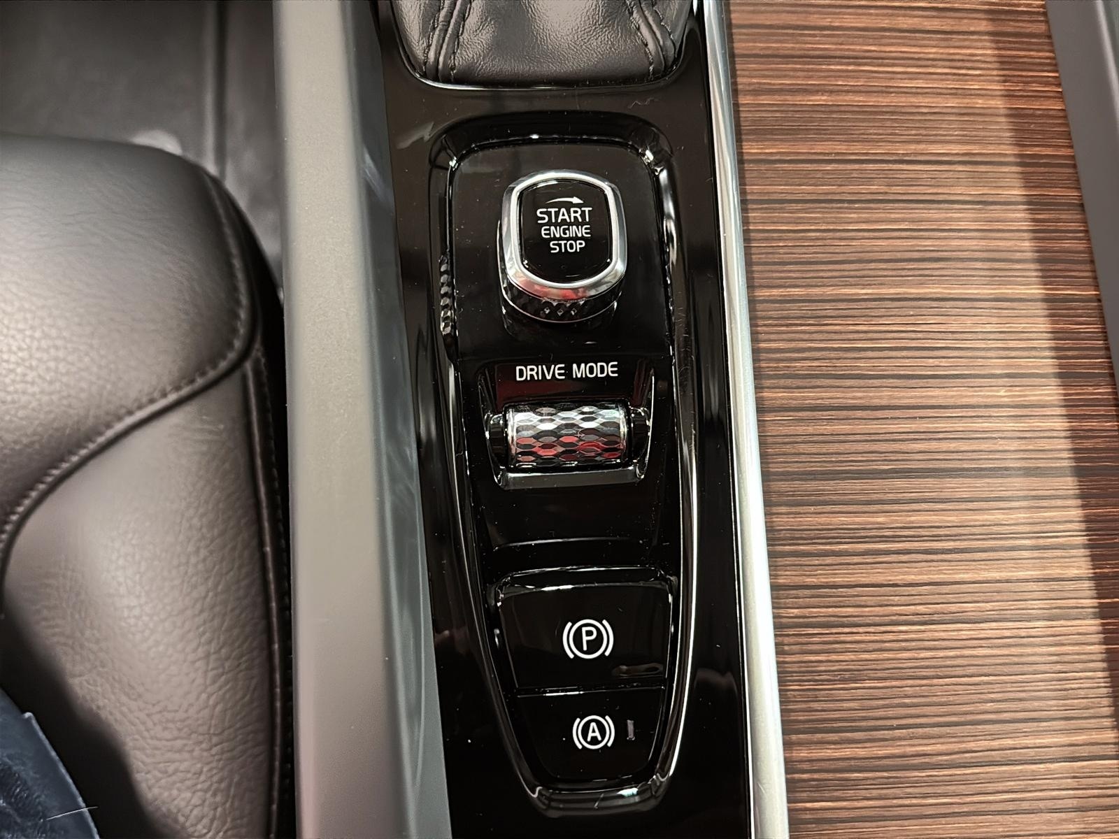Volvo XC60 T6 MOMENTUM CUIR TOIT PANO NAV 4RM 2021 - image #15