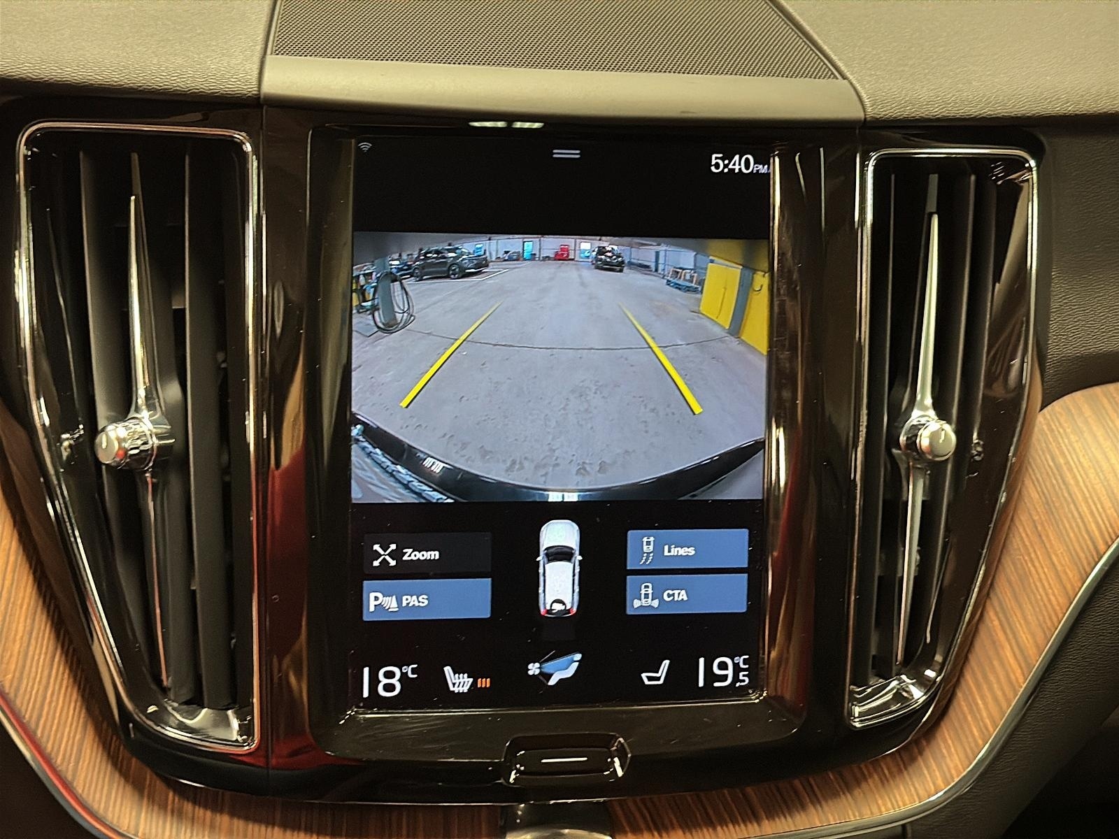 Volvo XC60 2021 - Image #18