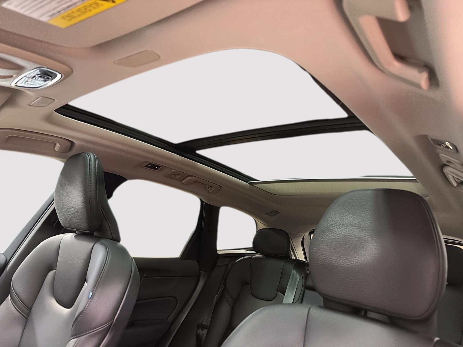 Volvo XC60 2021 - Image #9