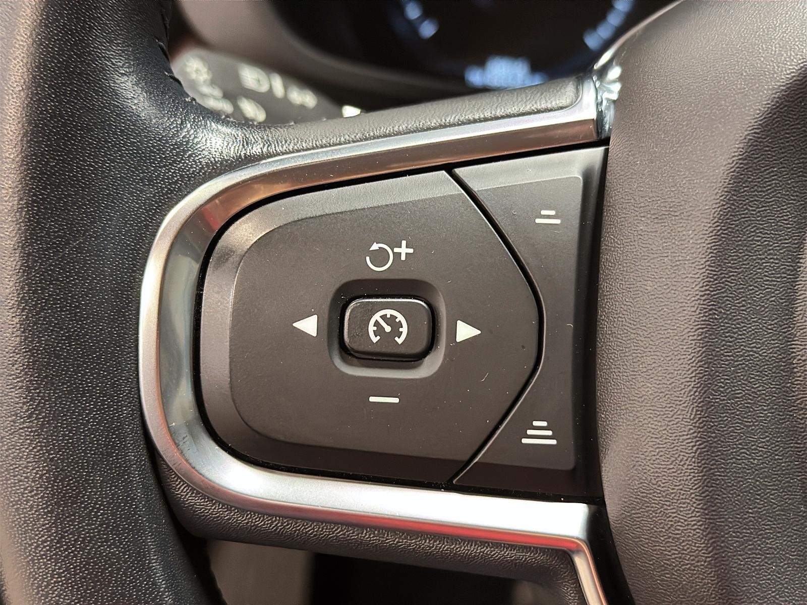 Volvo XC60 T6 MOMENTUM CUIR TOIT PANO NAV 4RM 2021 - image #21