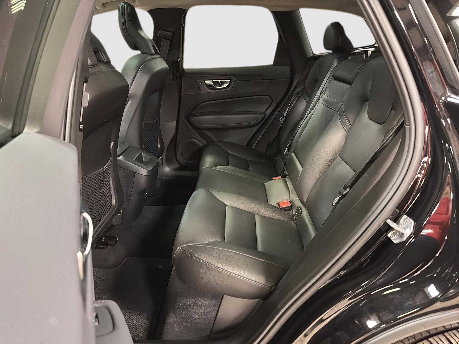 Volvo XC60 2021 - Image #10