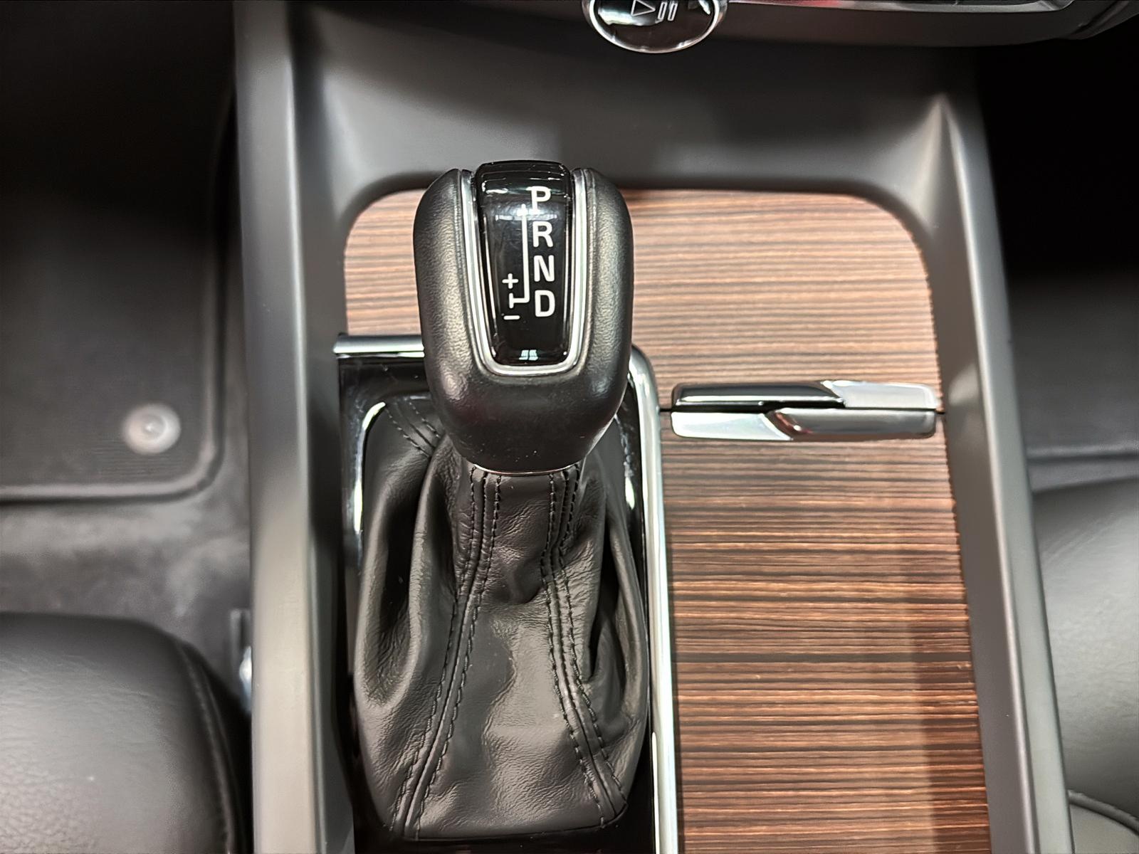 Volvo XC60 T6 MOMENTUM CUIR TOIT PANO NAV 4RM 2021 - image #14