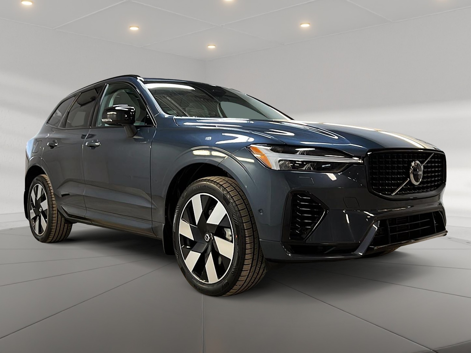 Volvo XC60 T8 RECHARGE PLUS CUIR TOIT PANO 4RM 2024 - image #3
