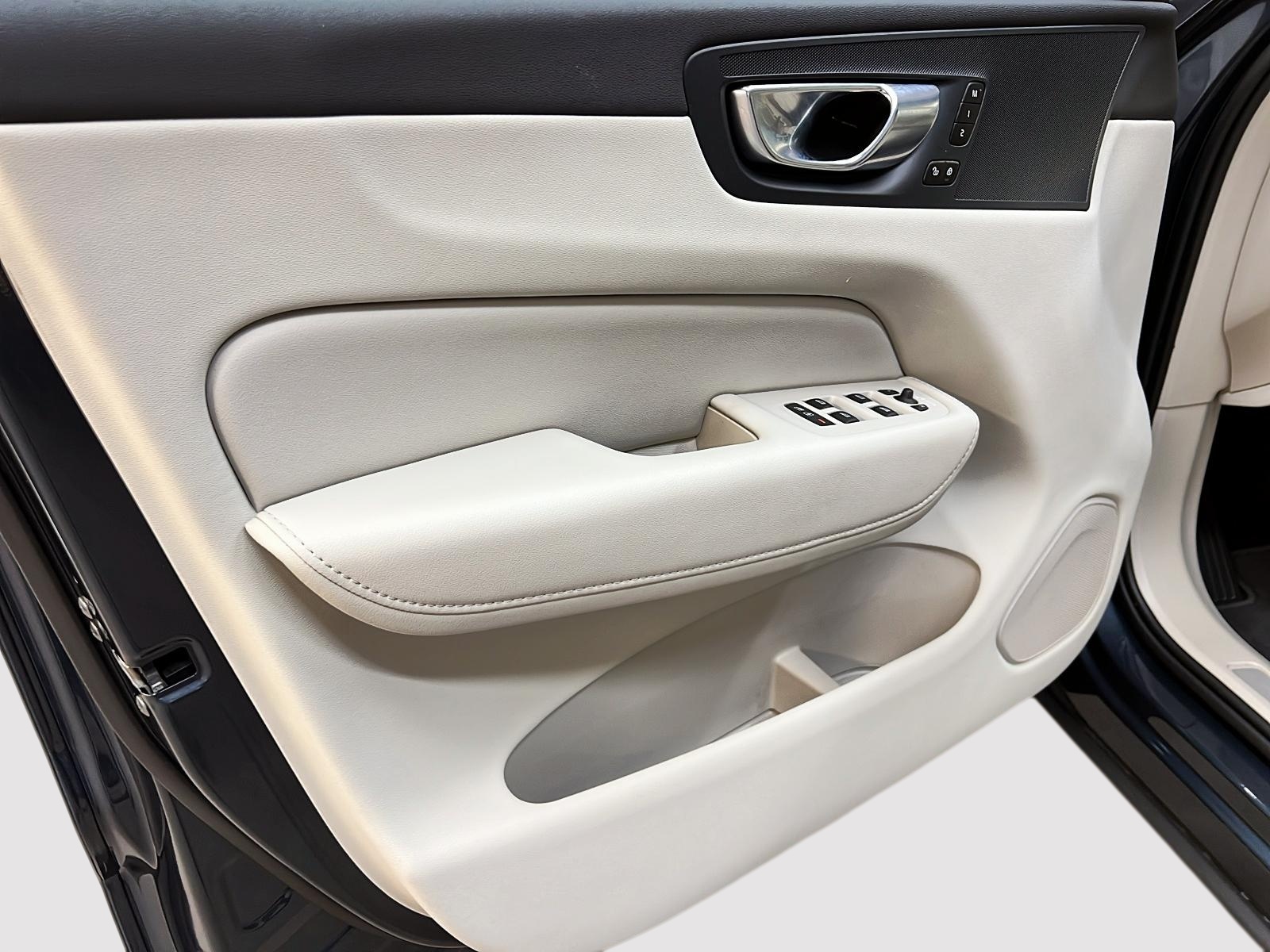 Volvo XC60 T8 RECHARGE PLUS CUIR TOIT PANO 4RM 2024 - image #27