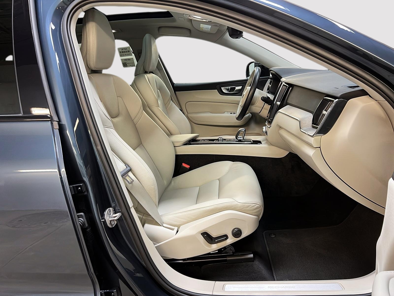 Volvo XC60 T8 RECHARGE PLUS CUIR TOIT PANO 4RM 2024 - image #9