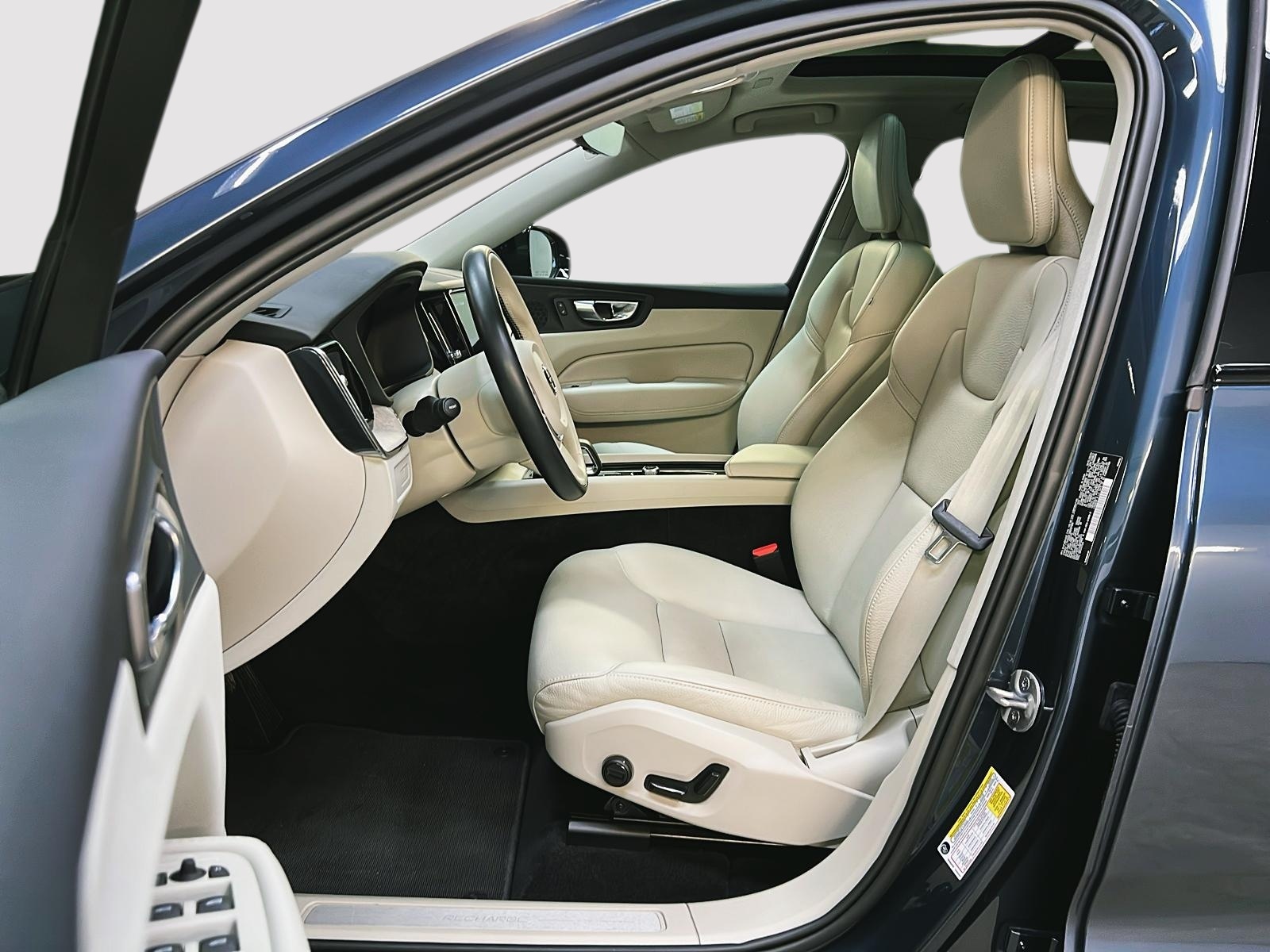 Volvo XC60 2024 - Image #8