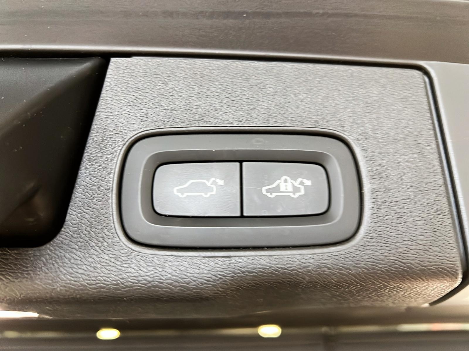 Volvo XC60 T8 RECHARGE PLUS CUIR TOIT PANO 4RM 2024 - image #16