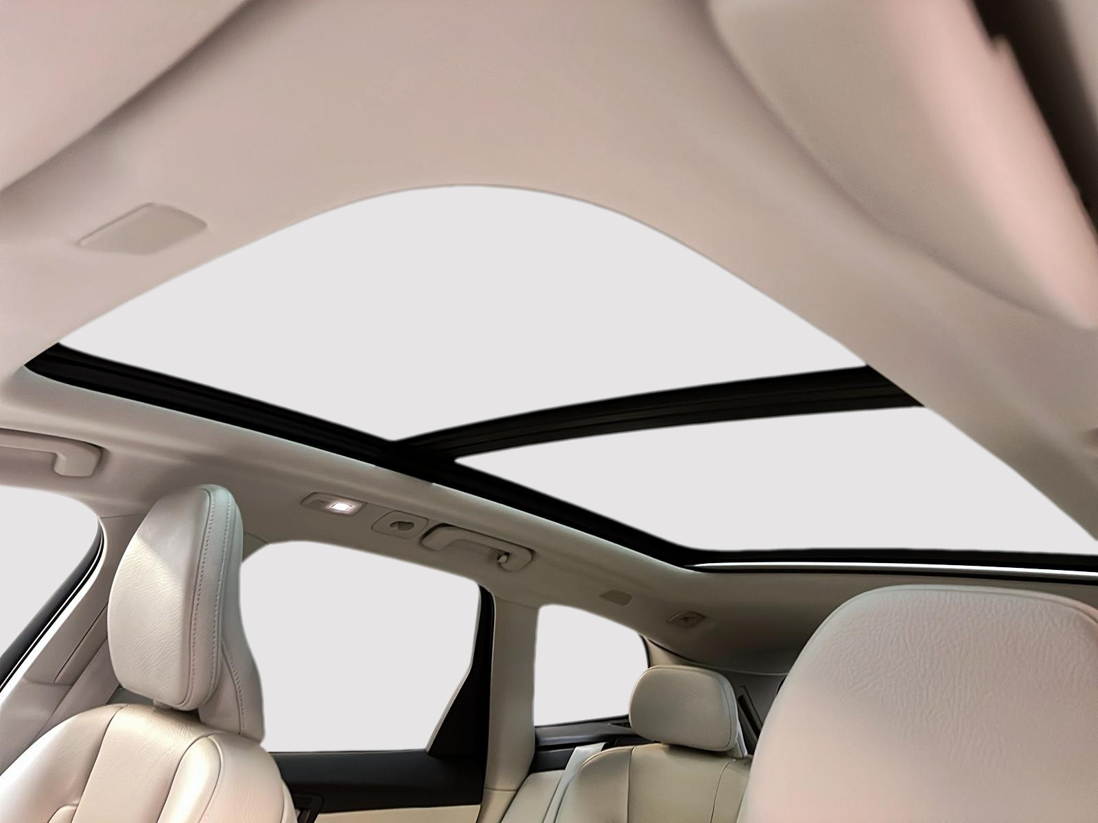 Volvo XC60 2024 - Image #11