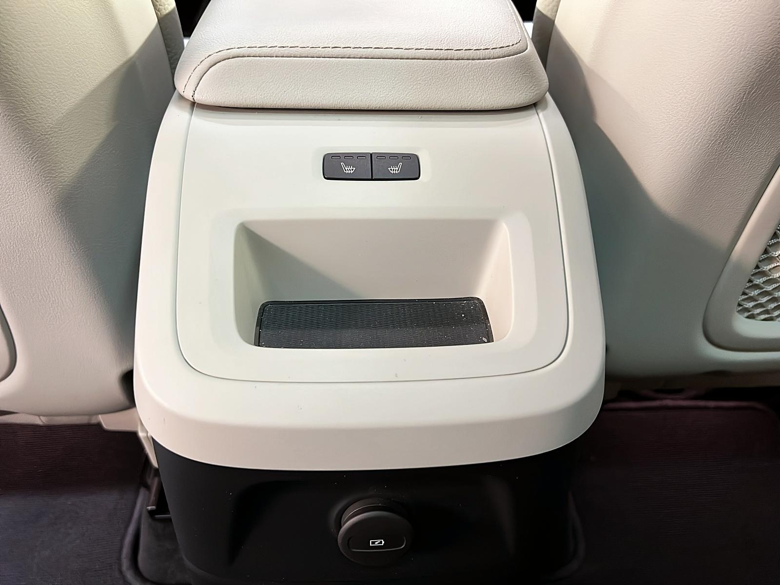 Volvo XC60 T8 RECHARGE PLUS CUIR TOIT PANO 4RM 2024 - image #12