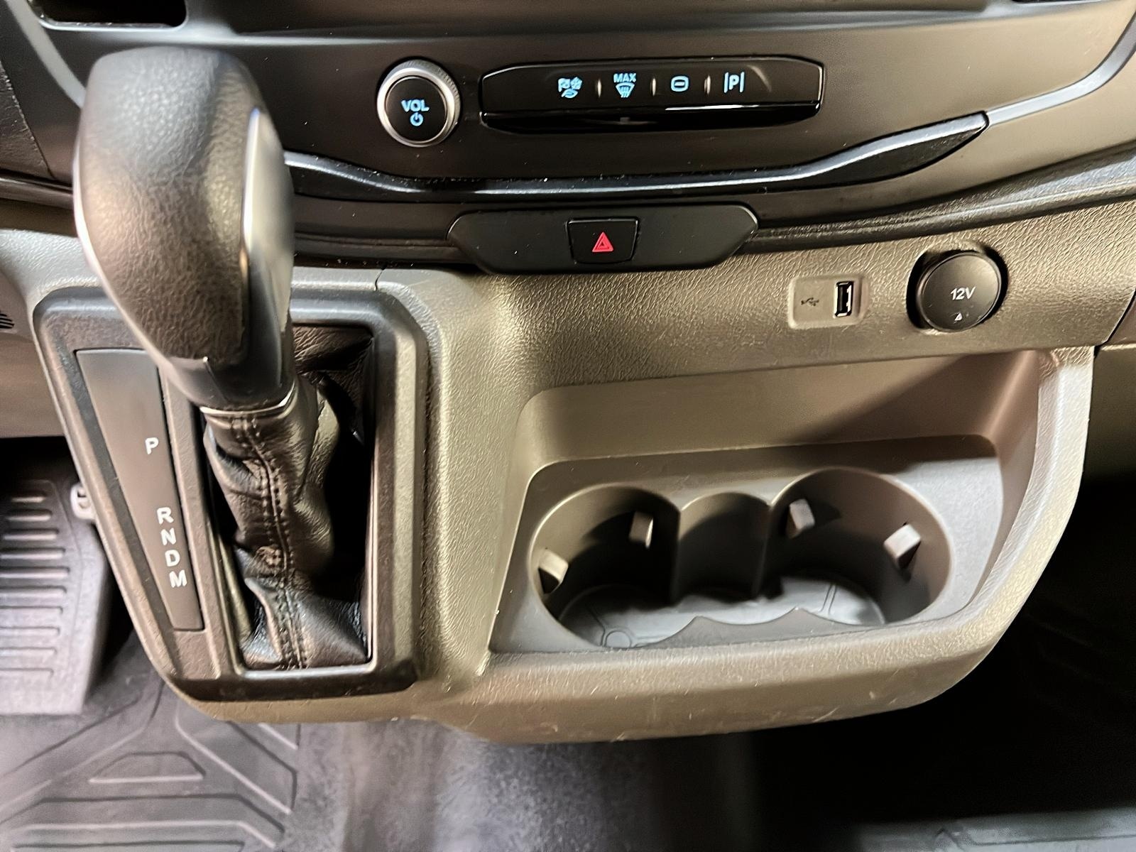 Ford Transit 250 CARGO TOIT MOYEN 148'' 2023 - image #13