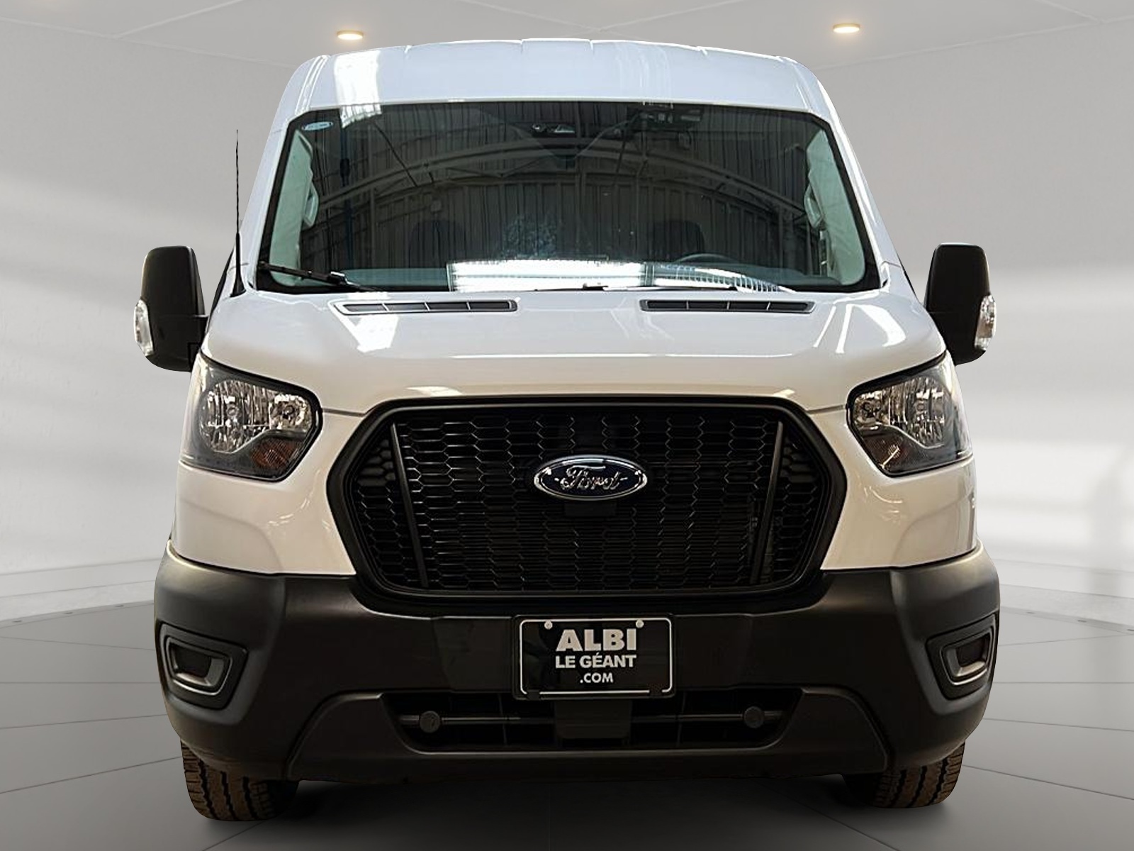 Ford Transit 250 CARGO TOIT MOYEN 148'' 2023 - image #2