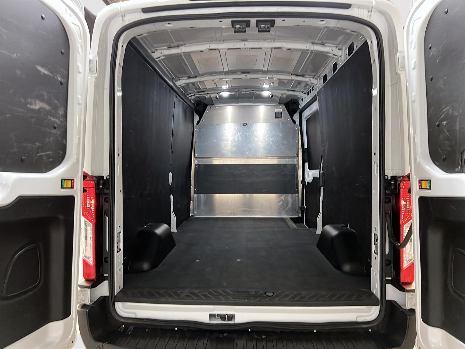 Ford Transit 250 CARGO TOIT MOYEN 148'' 2023 - image #12