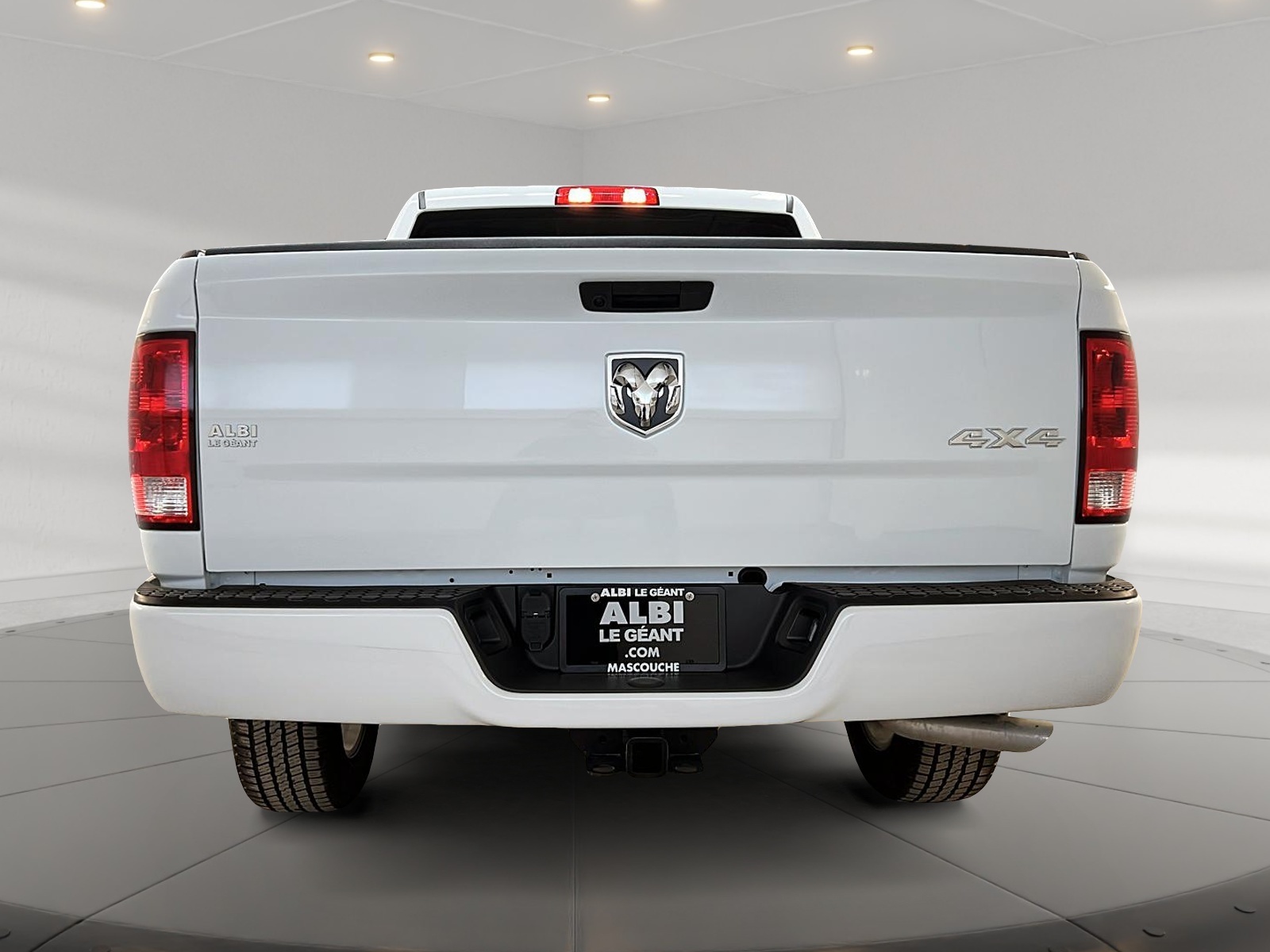 RAM 1500 Classic EXPRESS CREW CAB 4X4 2023 - image #5