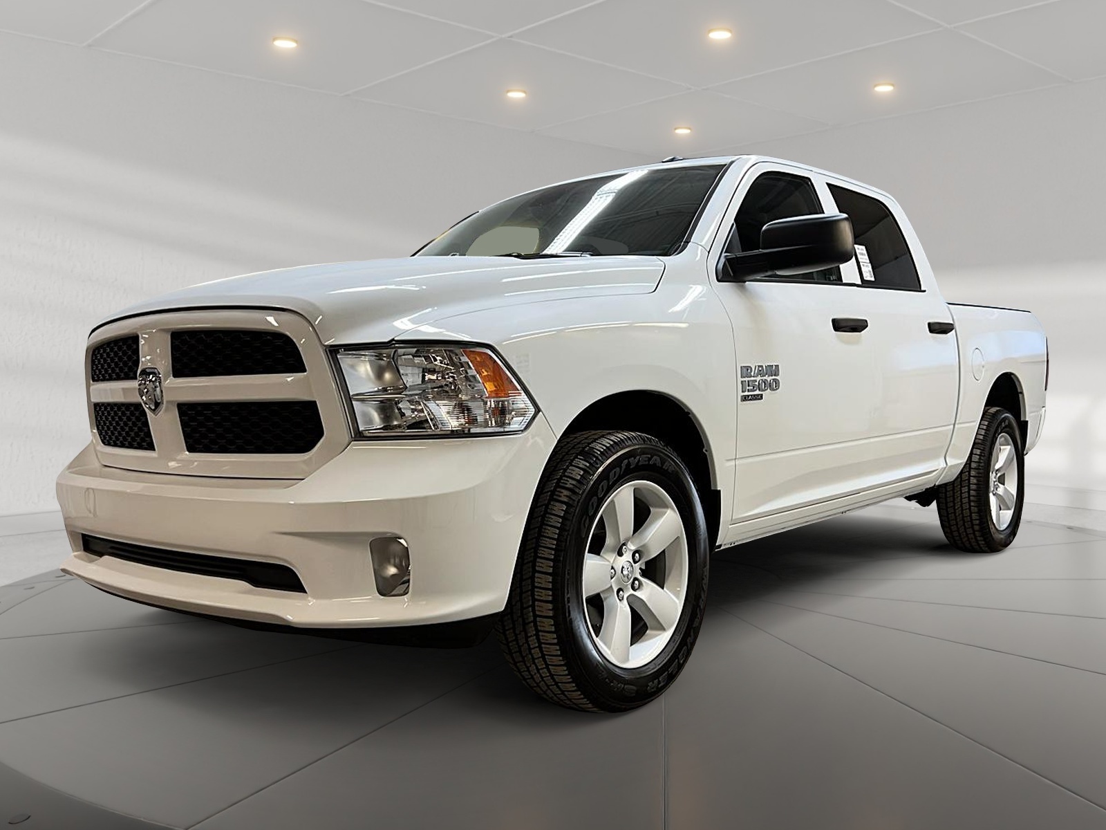 RAM 1500 Classic 2023 - Image #1
