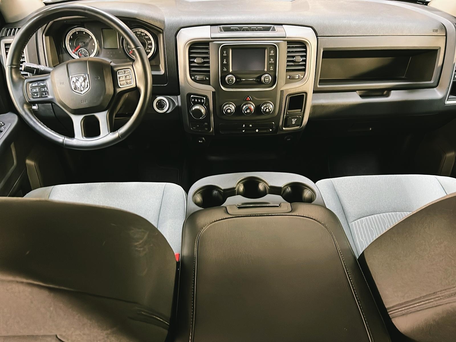RAM 1500 Classic EXPRESS CREW CAB 4X4 2023 - image #10