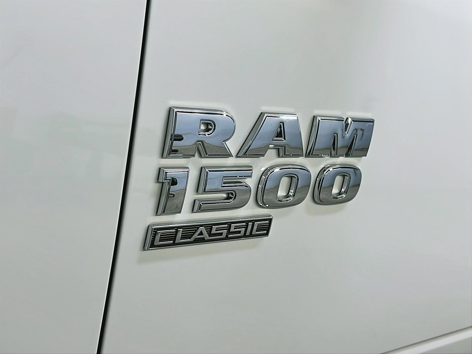 RAM 1500 Classic EXPRESS CREW CAB 4X4 2023 - image #23