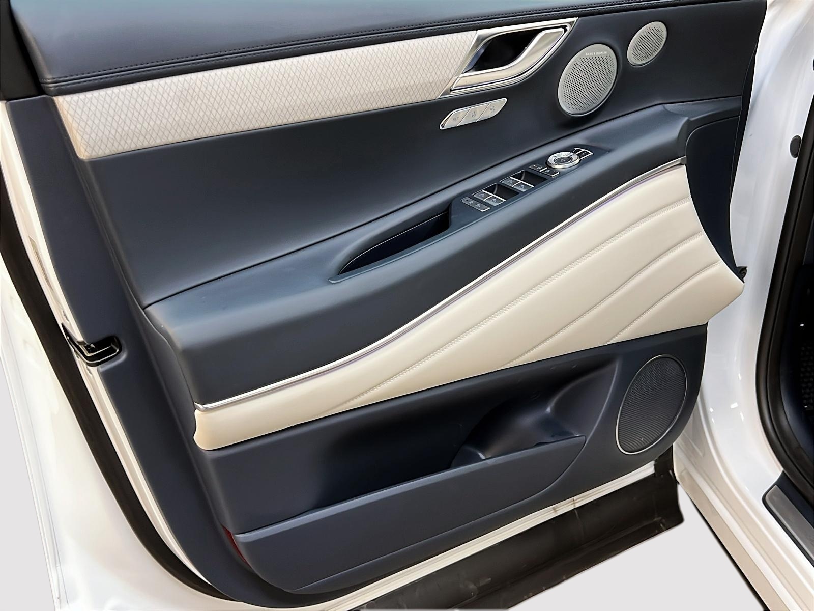 Genesis GV80 PRESTIGE 3.5T CUIR TOIT PANO NAV 4RM 2025 - image #28