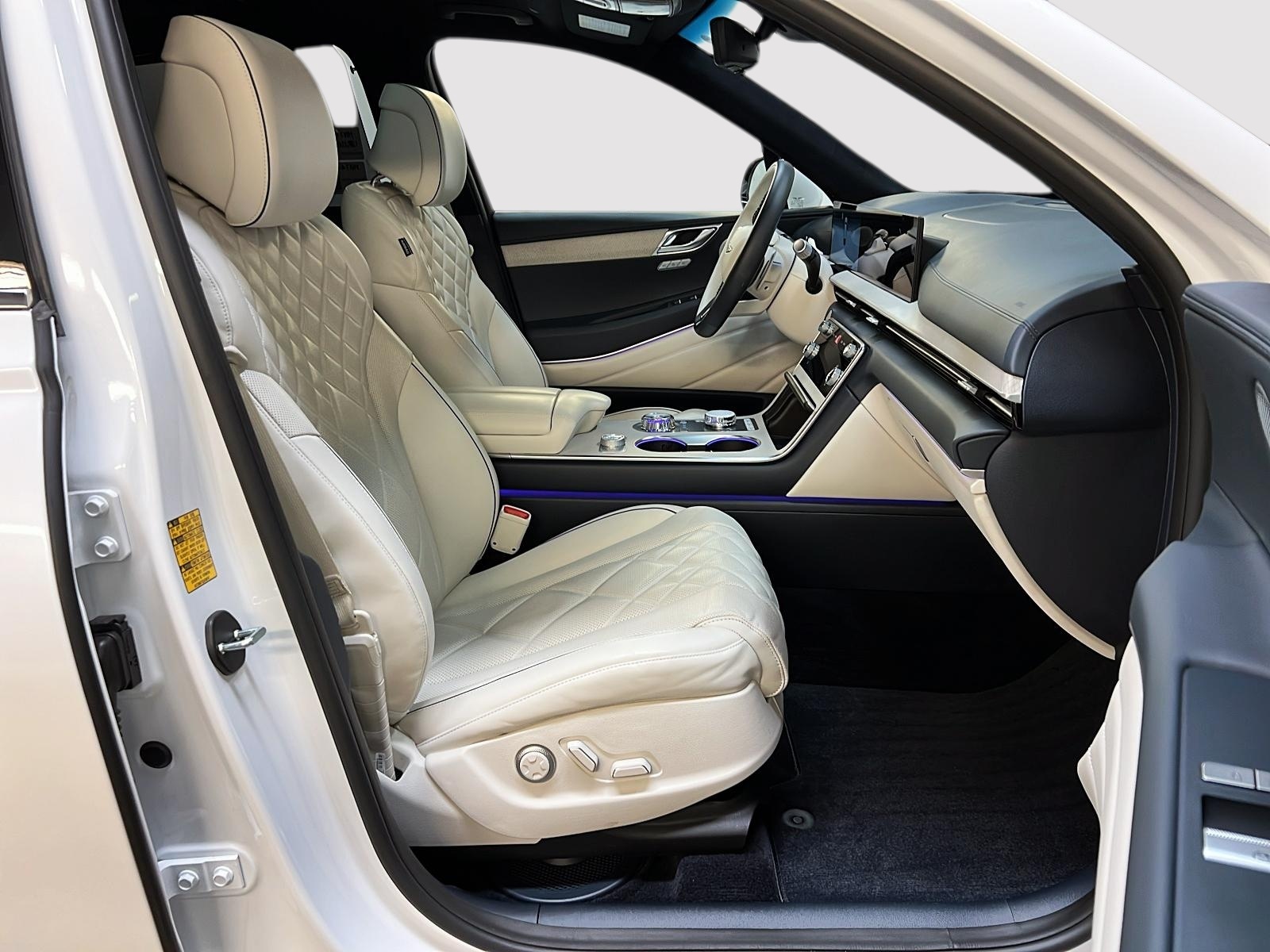 Genesis GV80 PRESTIGE 3.5T CUIR TOIT PANO NAV 4RM 2025 - image #8