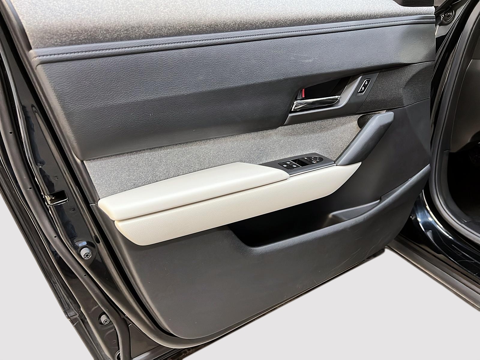 Mazda MX-30 GS 2023 - image #24
