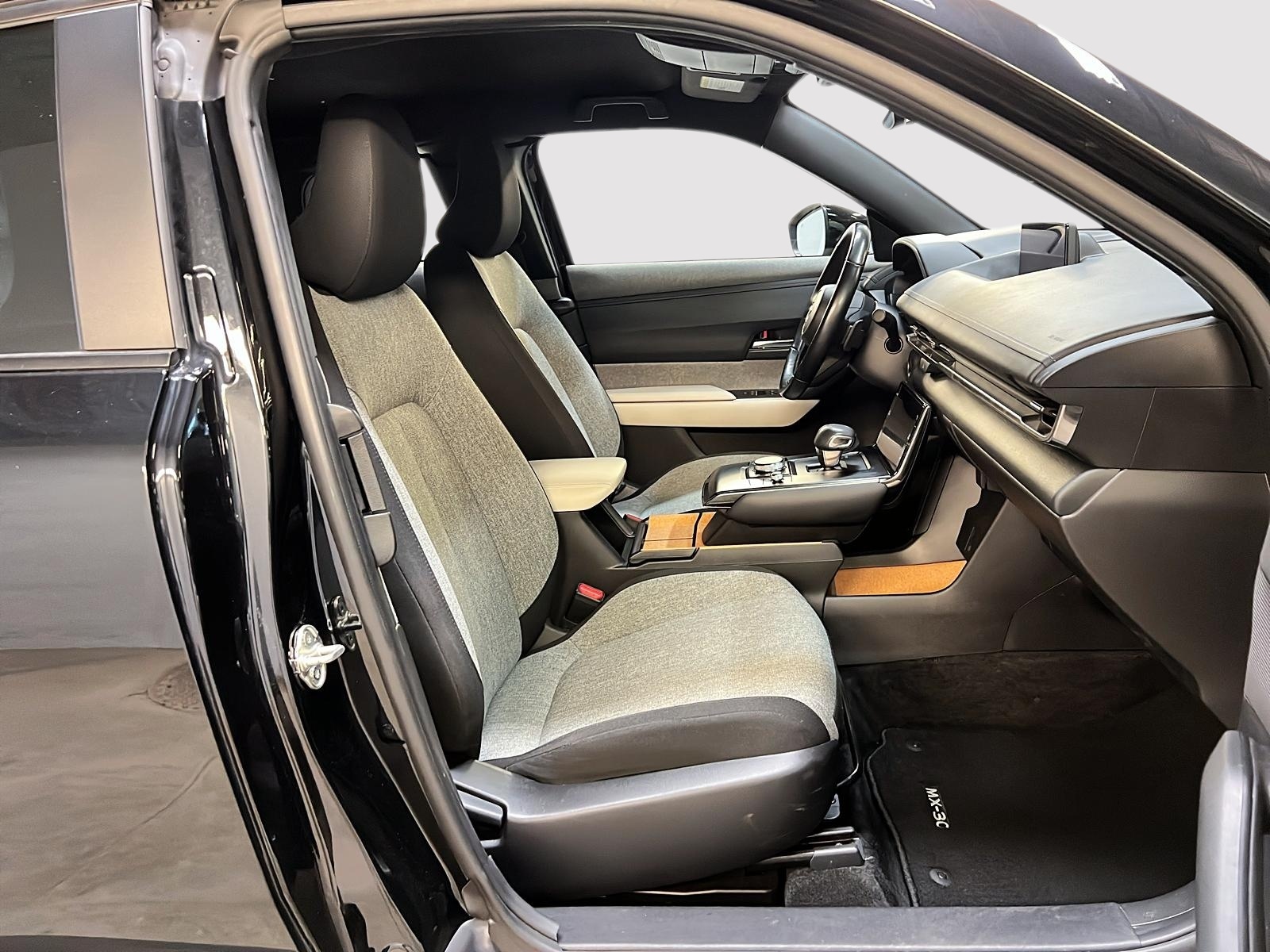Mazda MX-30 GS 2023 - image #8