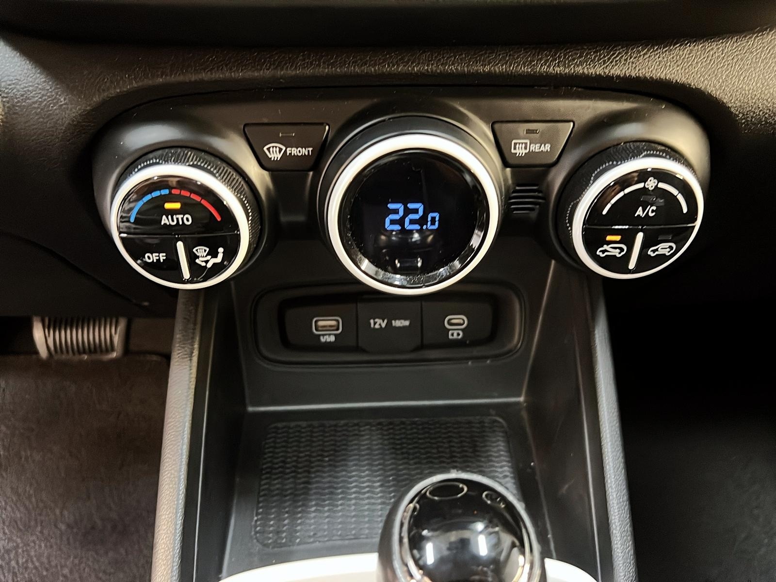Hyundai Venue ULTIMATE TOIT 2023 - image #13