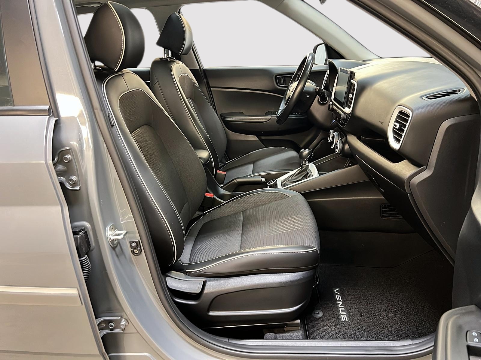 Hyundai Venue ULTIMATE TOIT 2023 - image #8