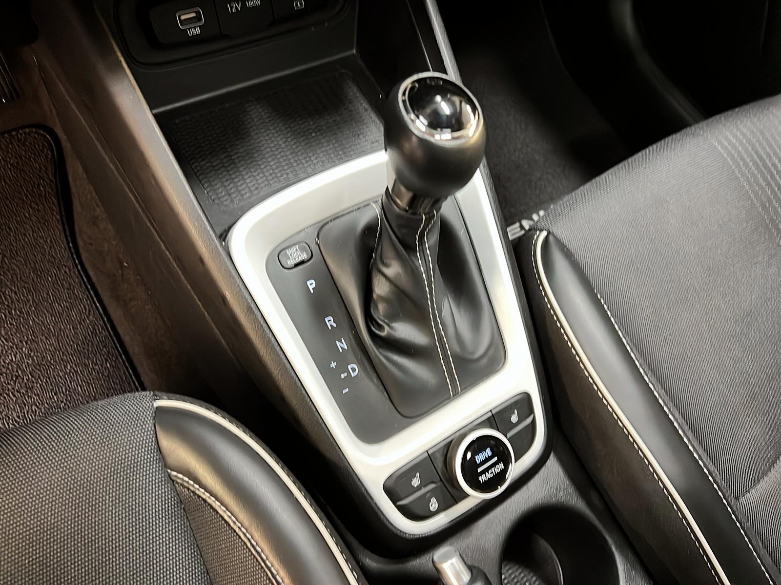 Hyundai Venue ULTIMATE TOIT 2023 - image #12