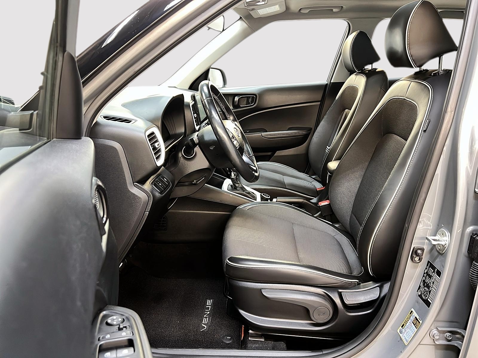Hyundai Venue ULTIMATE TOIT 2023 - image #7