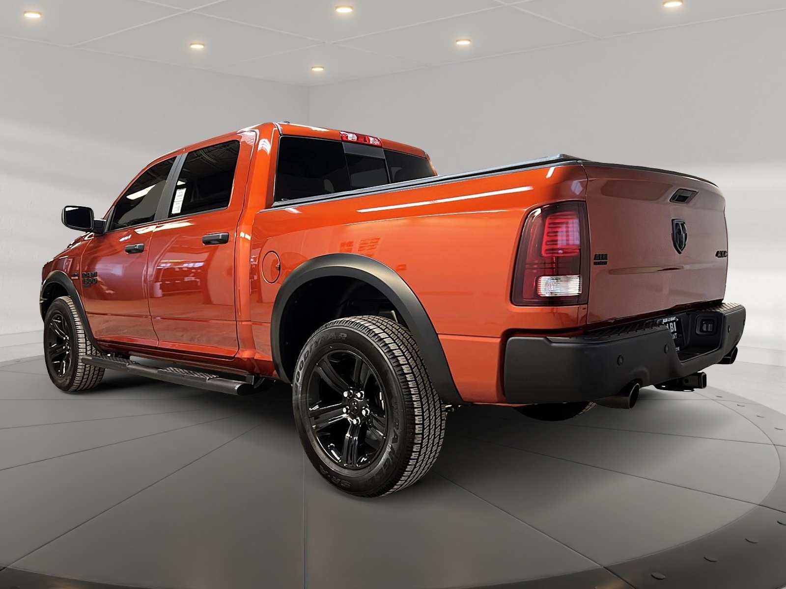 RAM 1500 Classic WARLOCK CREW CAB NAV 4X4 2023 - image #6