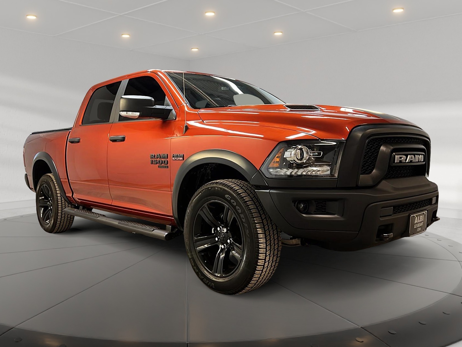 RAM 1500 Classic WARLOCK CREW CAB NAV 4X4 2023 - image #3
