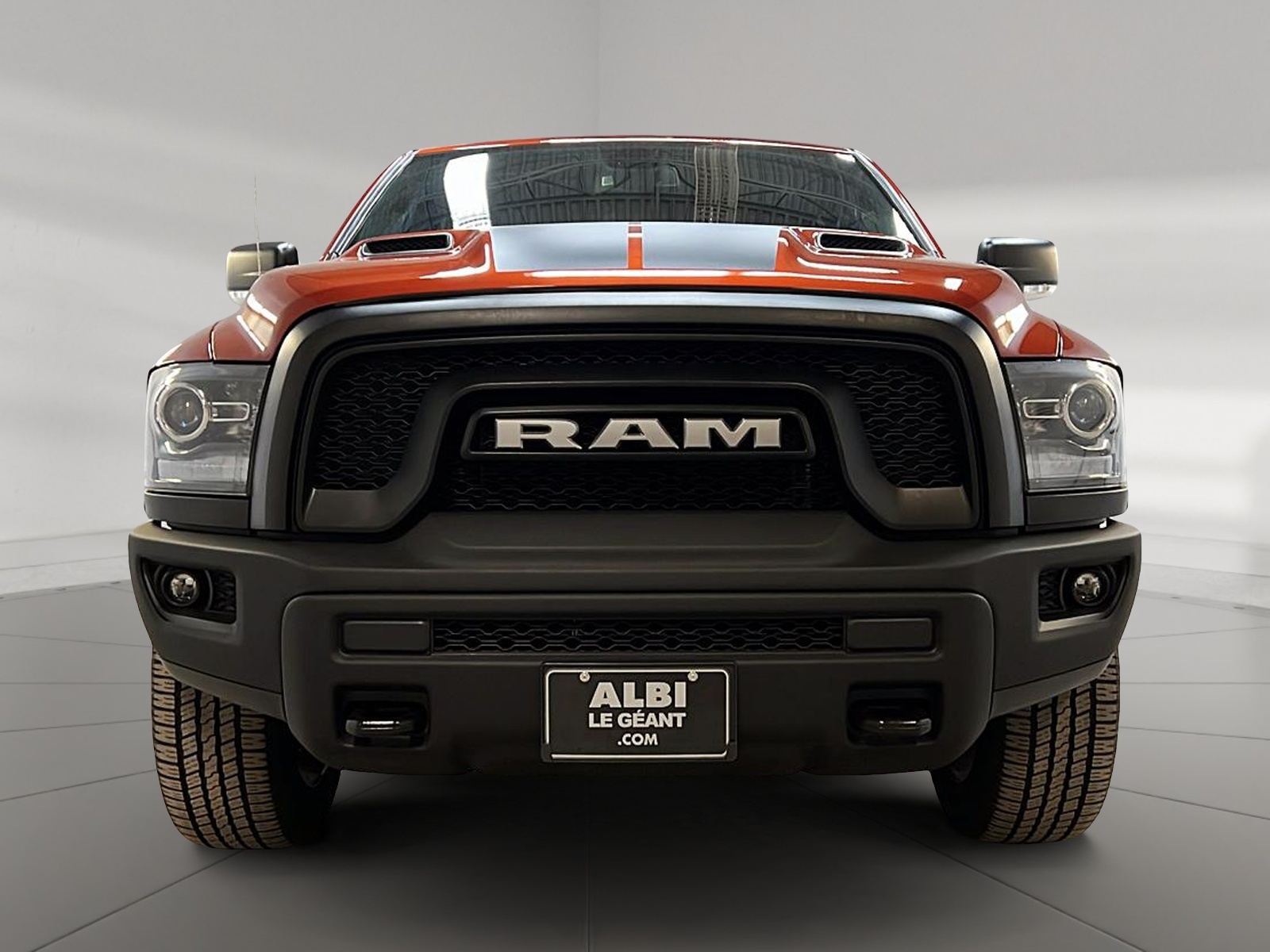 RAM 1500 Classic WARLOCK CREW CAB NAV 4X4 2023 - image #2