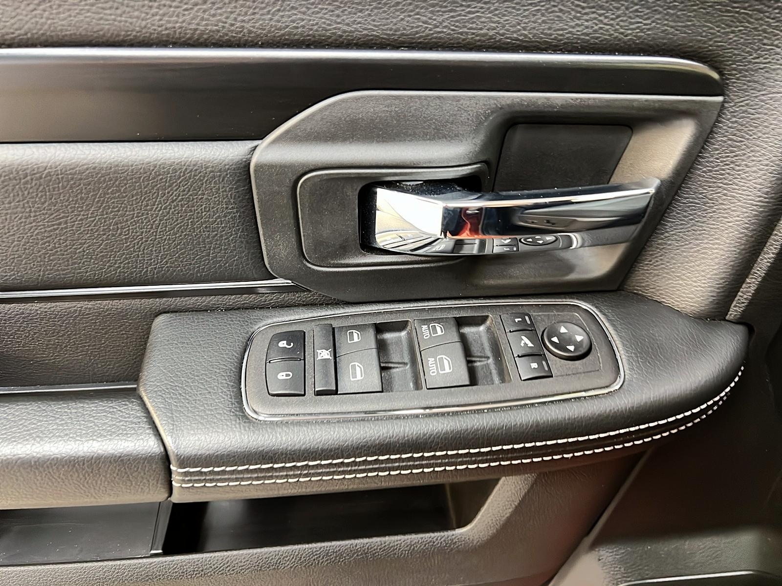 RAM 1500 Classic WARLOCK CREW CAB NAV 4X4 2023 - image #21