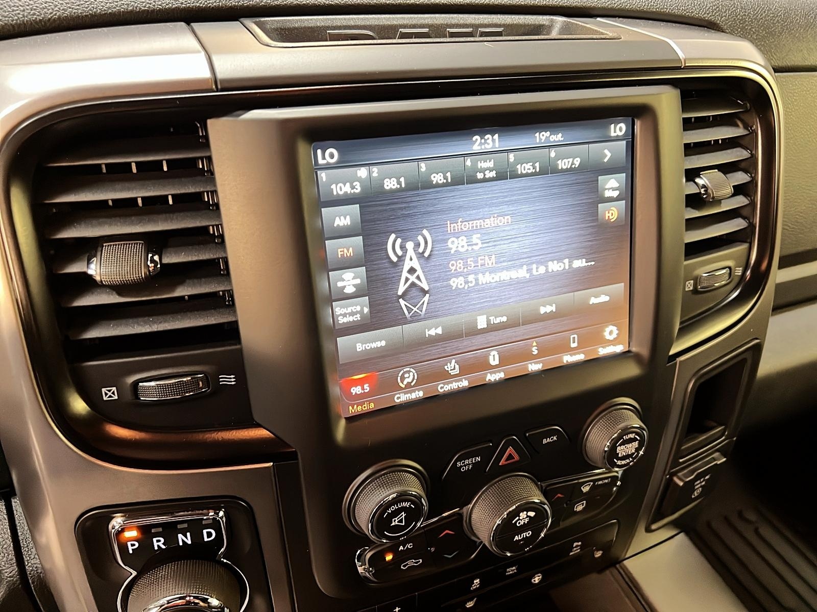 RAM 1500 Classic WARLOCK CREW CAB NAV 4X4 2023 - image #15