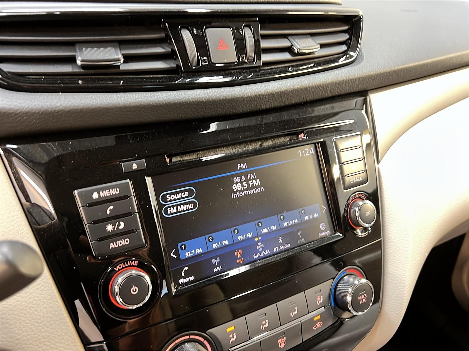 Nissan Qashqai S 4RM 2023 - image #14