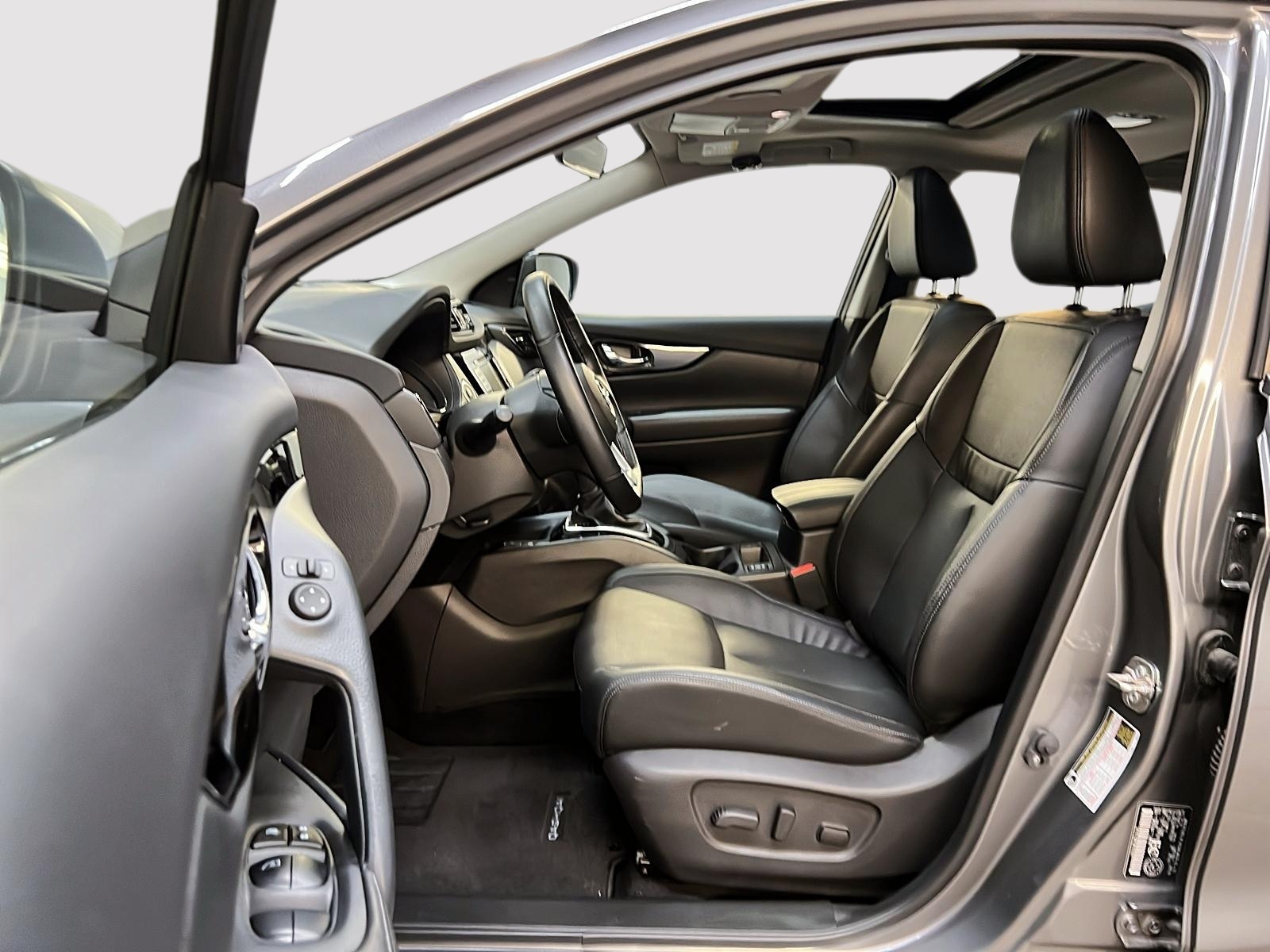 Nissan Qashqai SL CUIR TOIT NAV 4RM 2023 - image #7