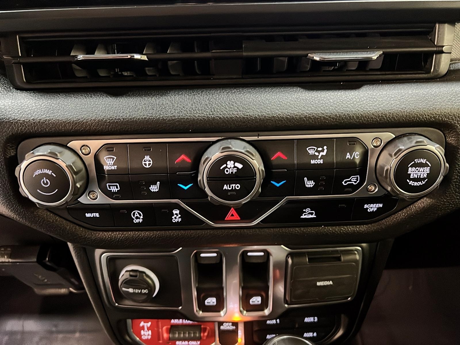 Jeep Wrangler WILLYS 4X4 2024 - image #14