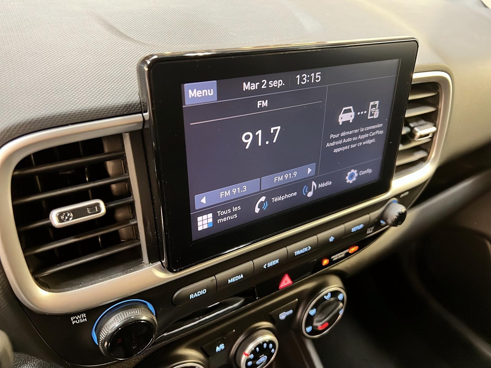 Hyundai Venue PREFERRED 2023 - image #15